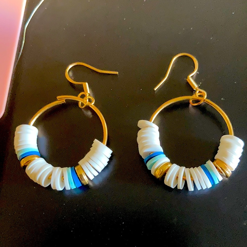 On is a ring a bracelet and a anklet